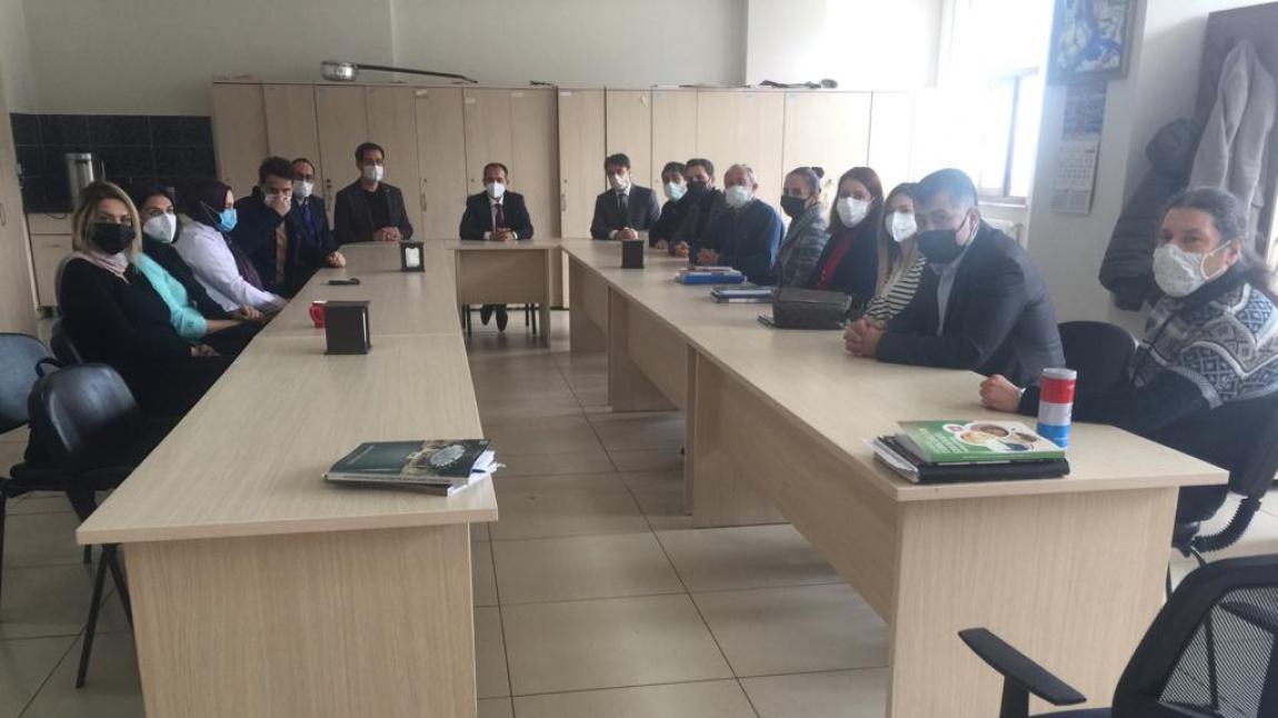 İl Milli Eğitim Müdürümüz Sayın Erhan BAYDUR, okulumuzu ziyaret ederek öğretmen ve öğrencilerimizle bir araya geldi.